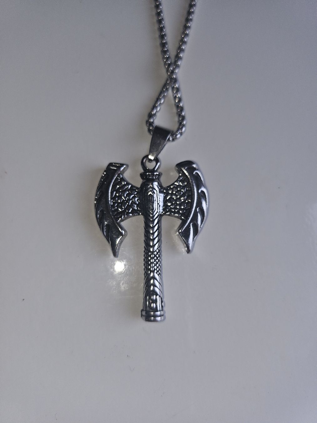 Catenine: collier hache double tranchant – Nuovo (secondo la descrizione) da Senèdes venduto da hen_fw8b 1