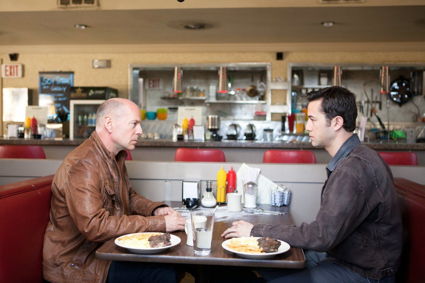 Tutti i DVDs: Looper (2012) Bruce Willis/Joseph Gordon-Levitt/Emily Blunt – Usato da Volketswil venduto da cinephilia 2