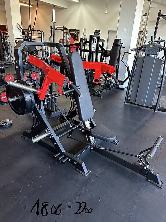 Hometrainer: Plate Loaded Iso-Lateral Chest Press  – Usato da Reinach BL venduto da Anna1989
