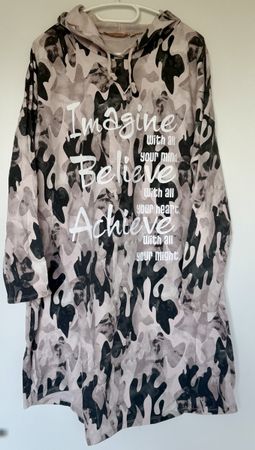 Marta Kapuzenpullover Camouflage Muster Grösse L/XL neu