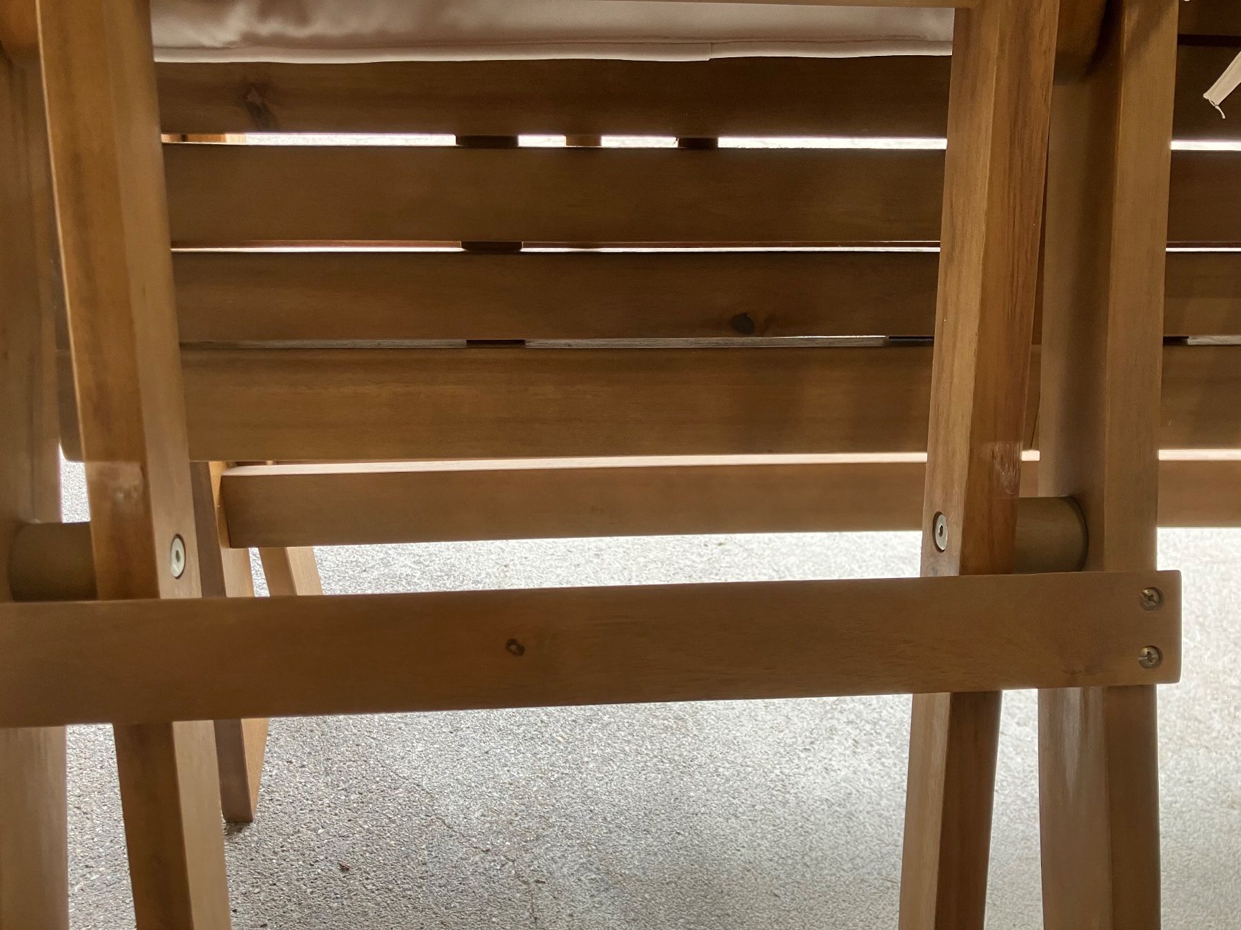 Johann Jakob Tischset: kleiner Balkon- oder Gartentisch aus Holz mit zwei Stühlen – Gebraucht aus Seewis-Schmitten von jon_qx57 7