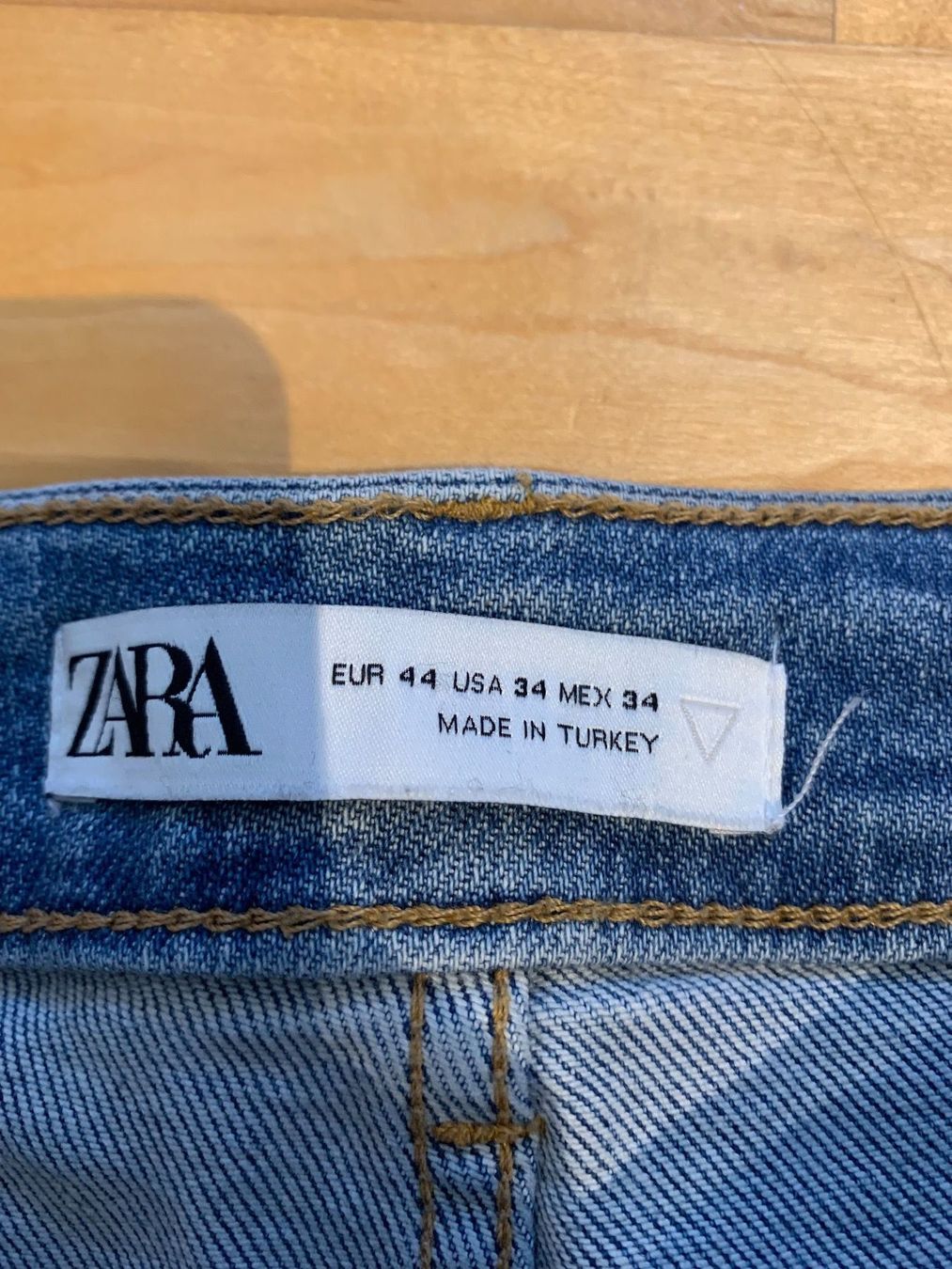 Zara Jeans: Zara Jeans blau mit Löchern – Usato da Maisprach venduto da Slazengr71 1