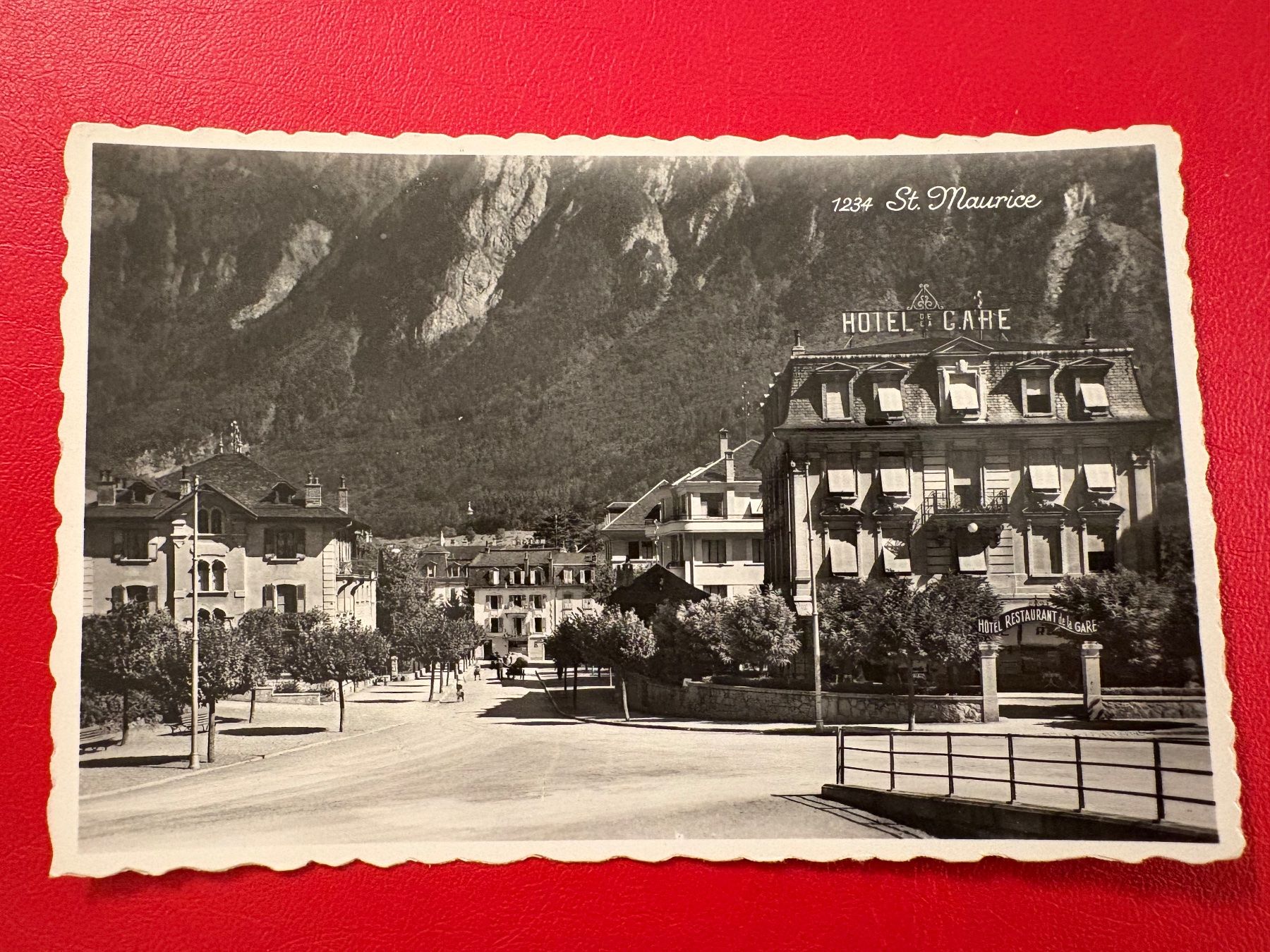 Cartoline postali: St. Maurice / Hotel de la Gare – Usato da St-Légier-Chiésaz venduto da Theo006