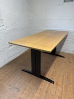Schreibtisch