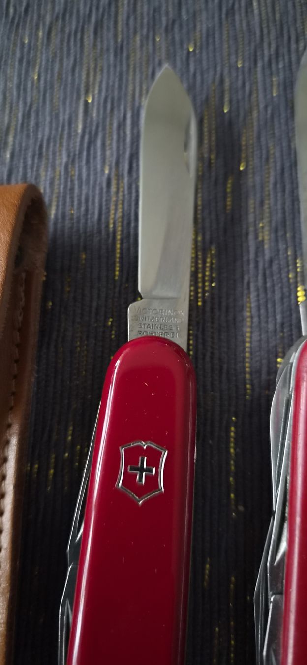 Victorinox Coltelli tascabile: 3 Victorinox 1 Wenger – Usato da Bern venduto da BullseyeCH 3