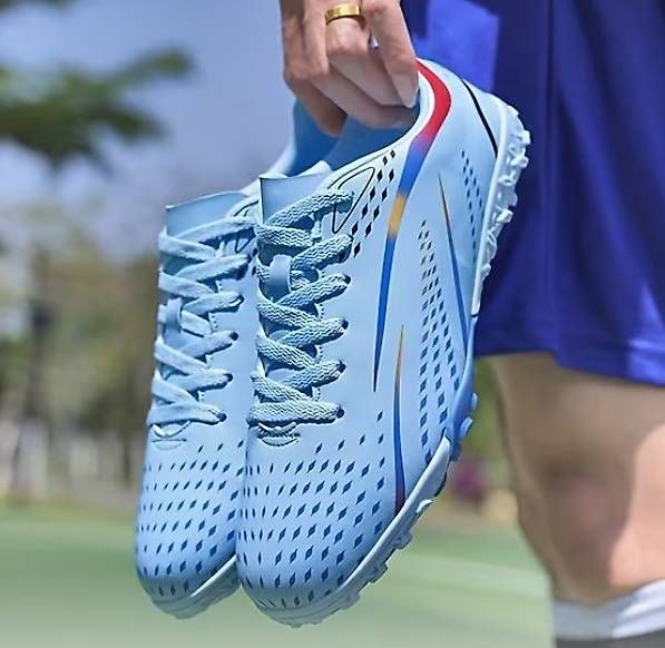 Scarpe da uomo: Fussballschuhe, Grösse 43 (Neuware) – Usato da Frauenkappelen venduto da Emma7 3