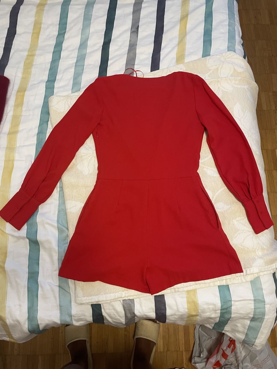 Zara Kleiderpakete: Kleider und Jumpsuit kurz – Gebraucht aus Rüti ZH von EMCRM 2