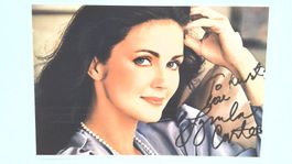 Lynda Carter, Original Autogramm auf Foto in Farbe