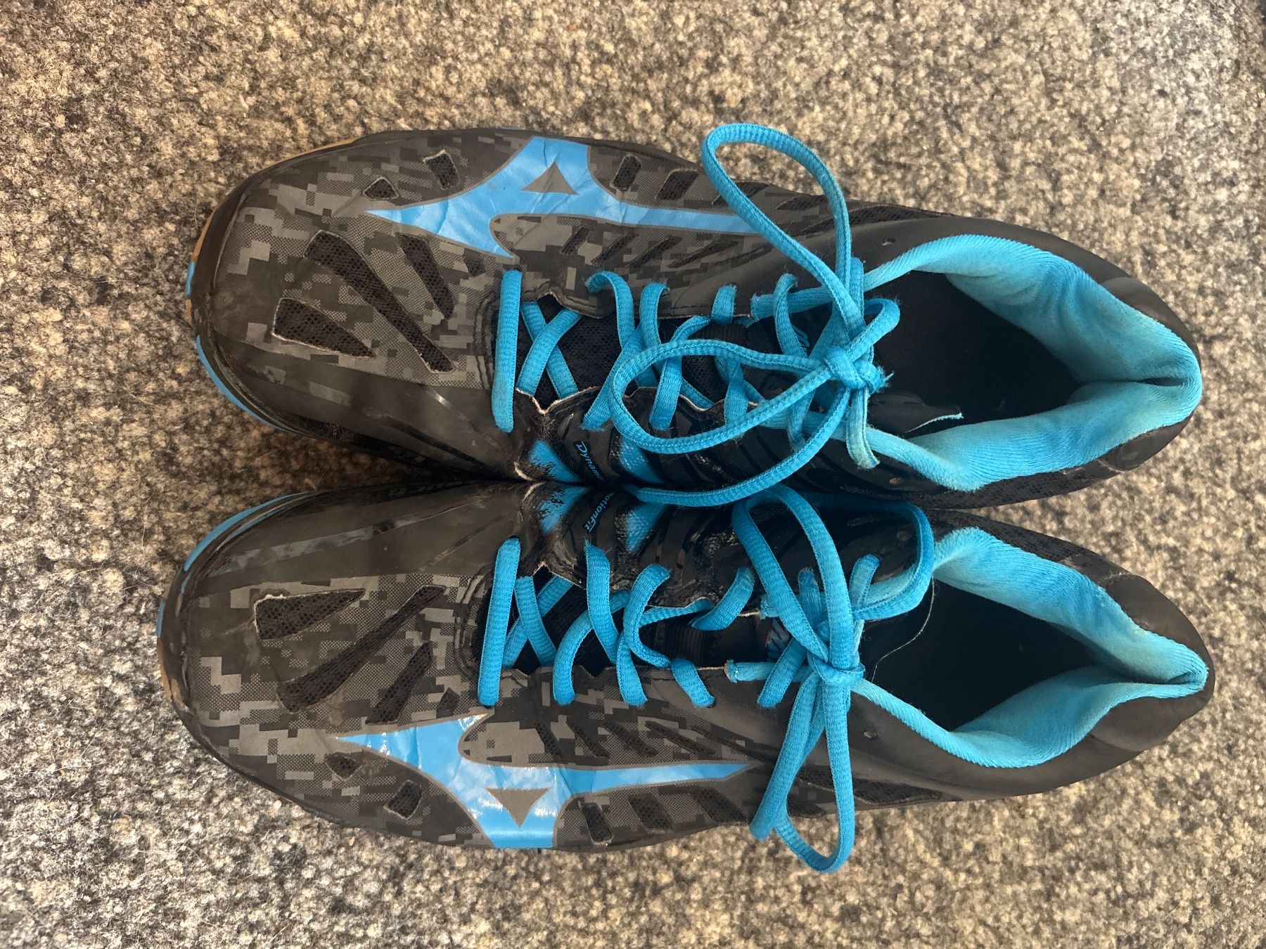Mizuno Scarpe da uomo: Mizuno Turnschuhe blau/schwarz Grösse 42 – Usato da Münchenstein venduto da sil_h6c9