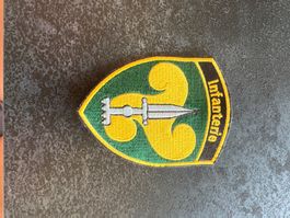 Aufnäher Infanterie mit Schwert gelb gruen neu