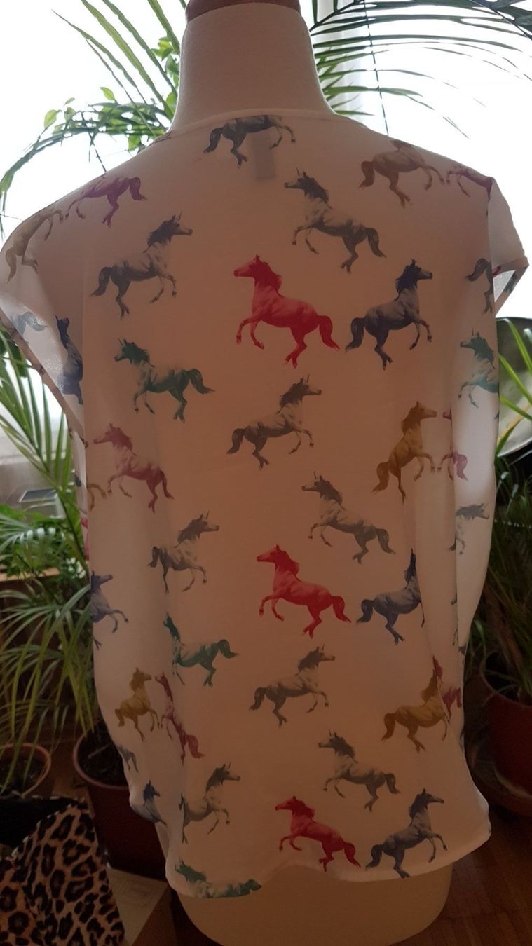 H&M Camicette: Weisse Sommerbluse mit Pferdemotiven – Nuovo (secondo la descrizione) da Oberengstringen venduto da Asteroid56 3