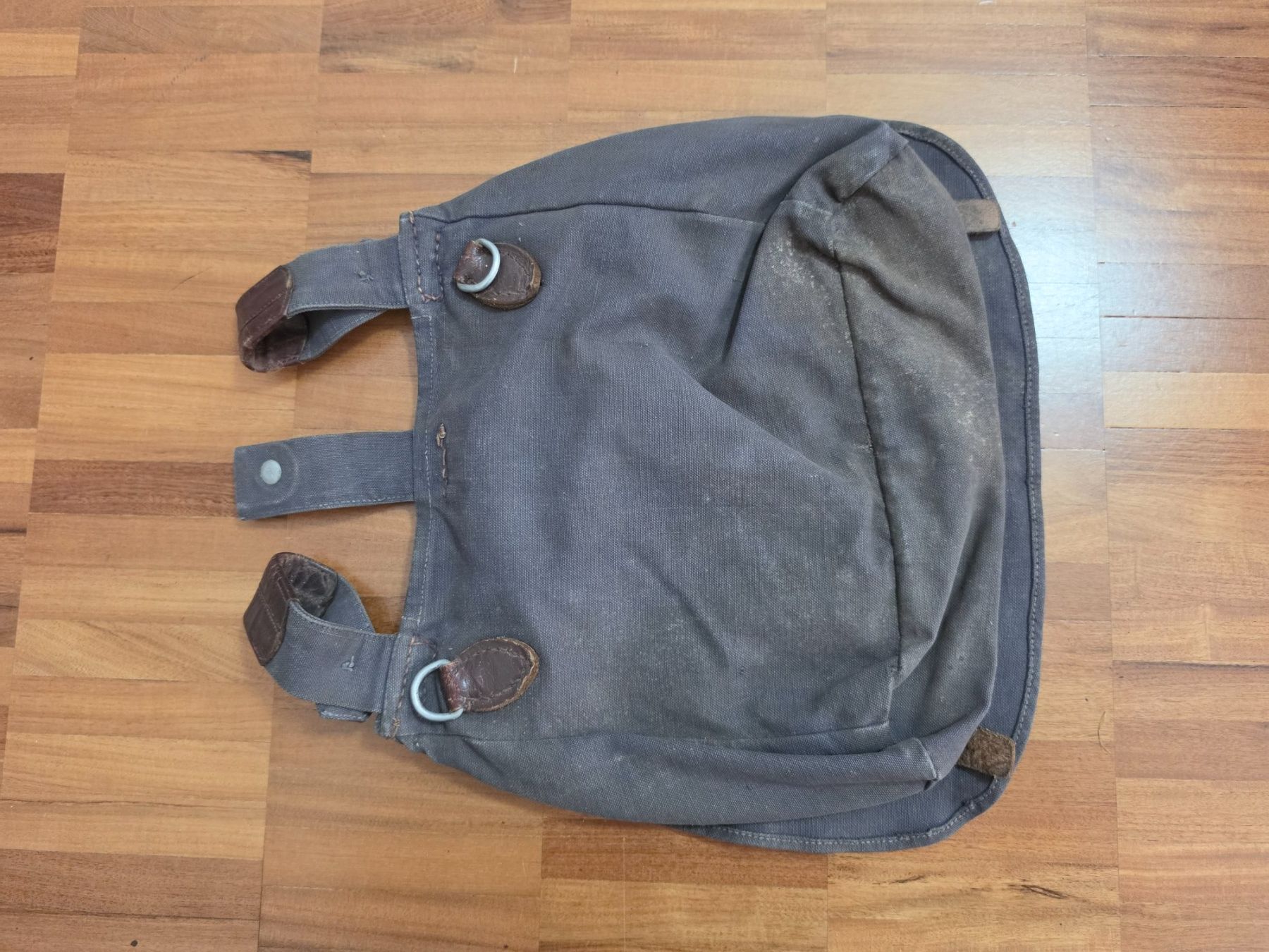 Uniformi: Brotsack der Luftwaffe mit Riemen WW2 – Usato da Chur venduto da Ghostwulf 1