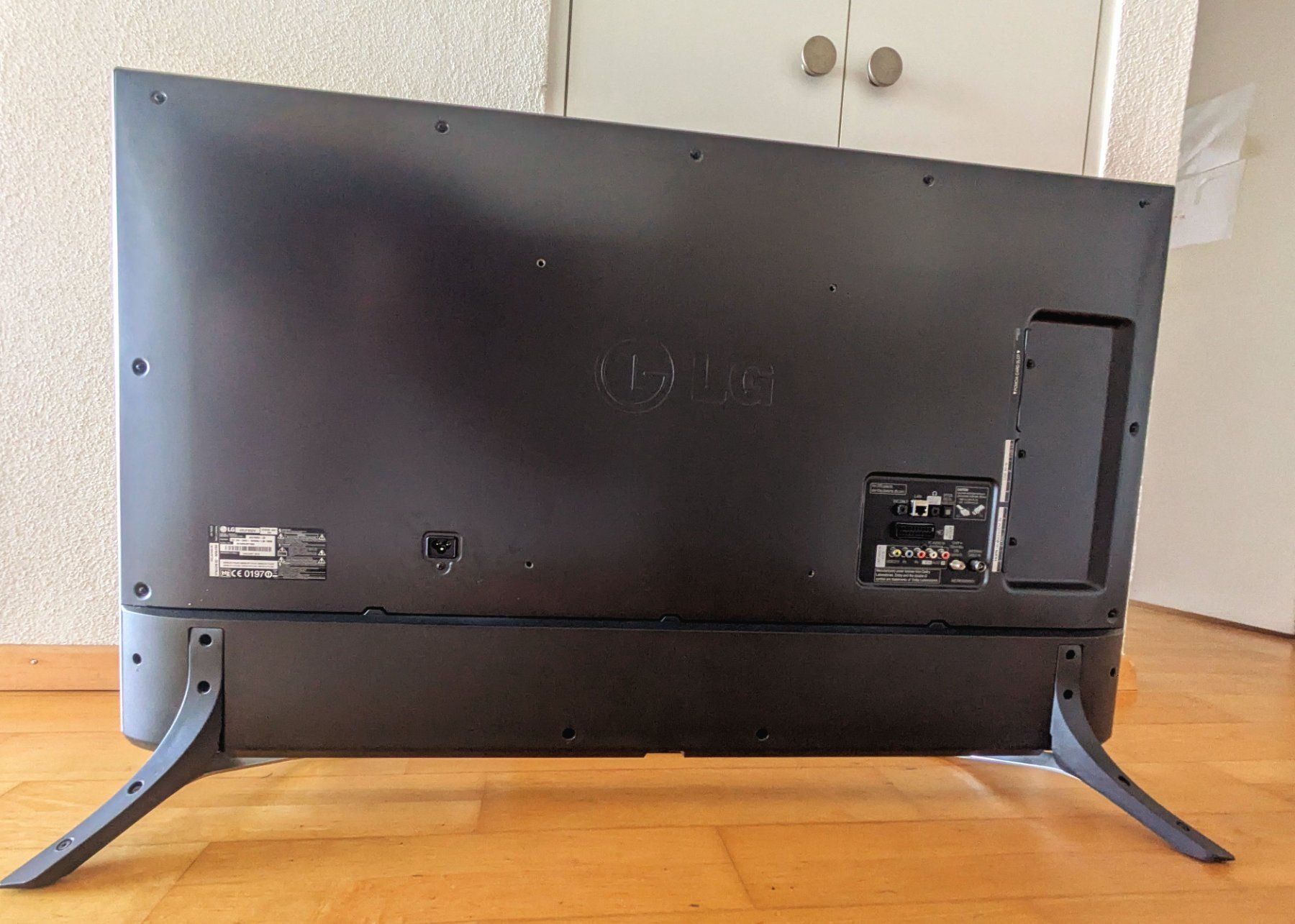 LG Fernseher: LG 49UF850V – Gebraucht aus Zürich von Mattasan 4