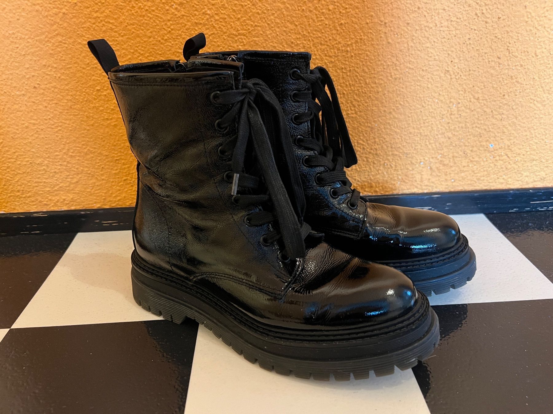 Scarpe da donna: Passo per Passo Lackleder-Boots – Usato da Luzern venduto da HeikeHasi
