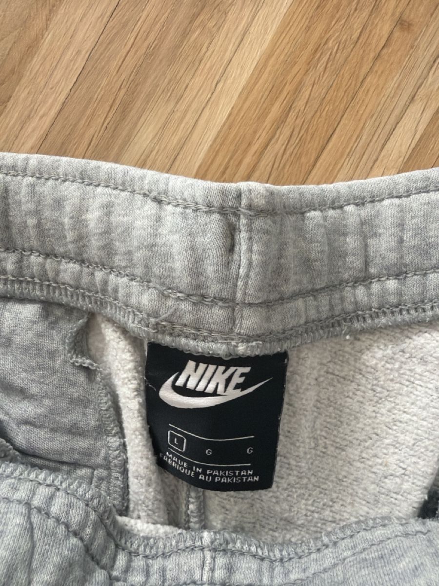 Nike Hosen: Nike grey pants L – Gebraucht aus Zürich von btan0 3