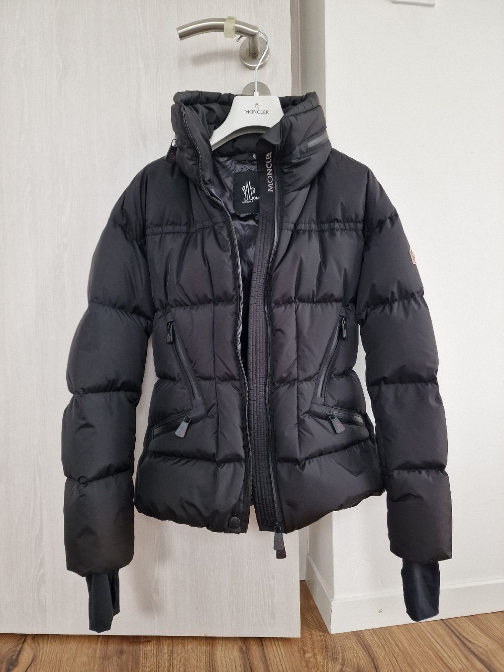 Moncler Giacche: Moncler Grenoble "Dixence" XS – Nuovo (secondo la descrizione) da Yverdon-les-Bains venduto da Ed9lude