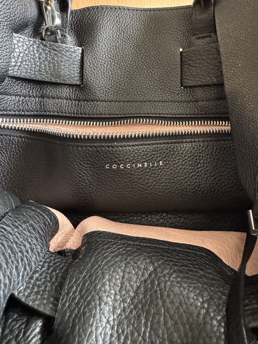 Coccinelle Taschen für Damen: Coccinelle Sac à main noir, cuir véritable – Gebraucht aus Morges von sandy069 4