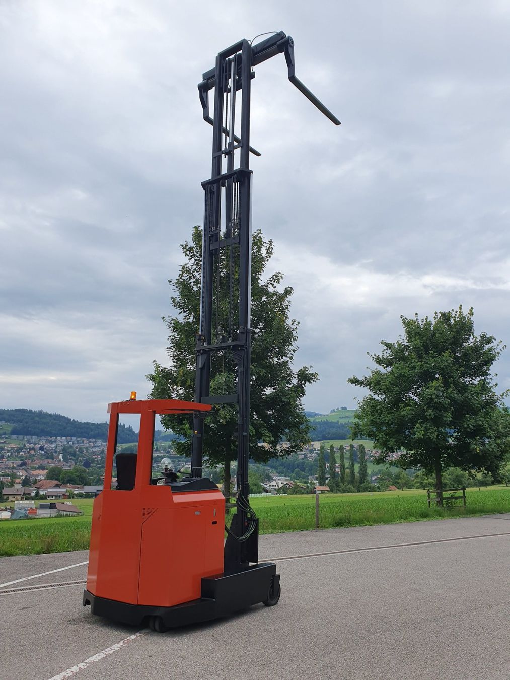 Carrelli elevatori e a forche: 4-Weg Stapler (Seitenstapler) – Usato da Oberhofen Thun'see venduto da tob_rtv5