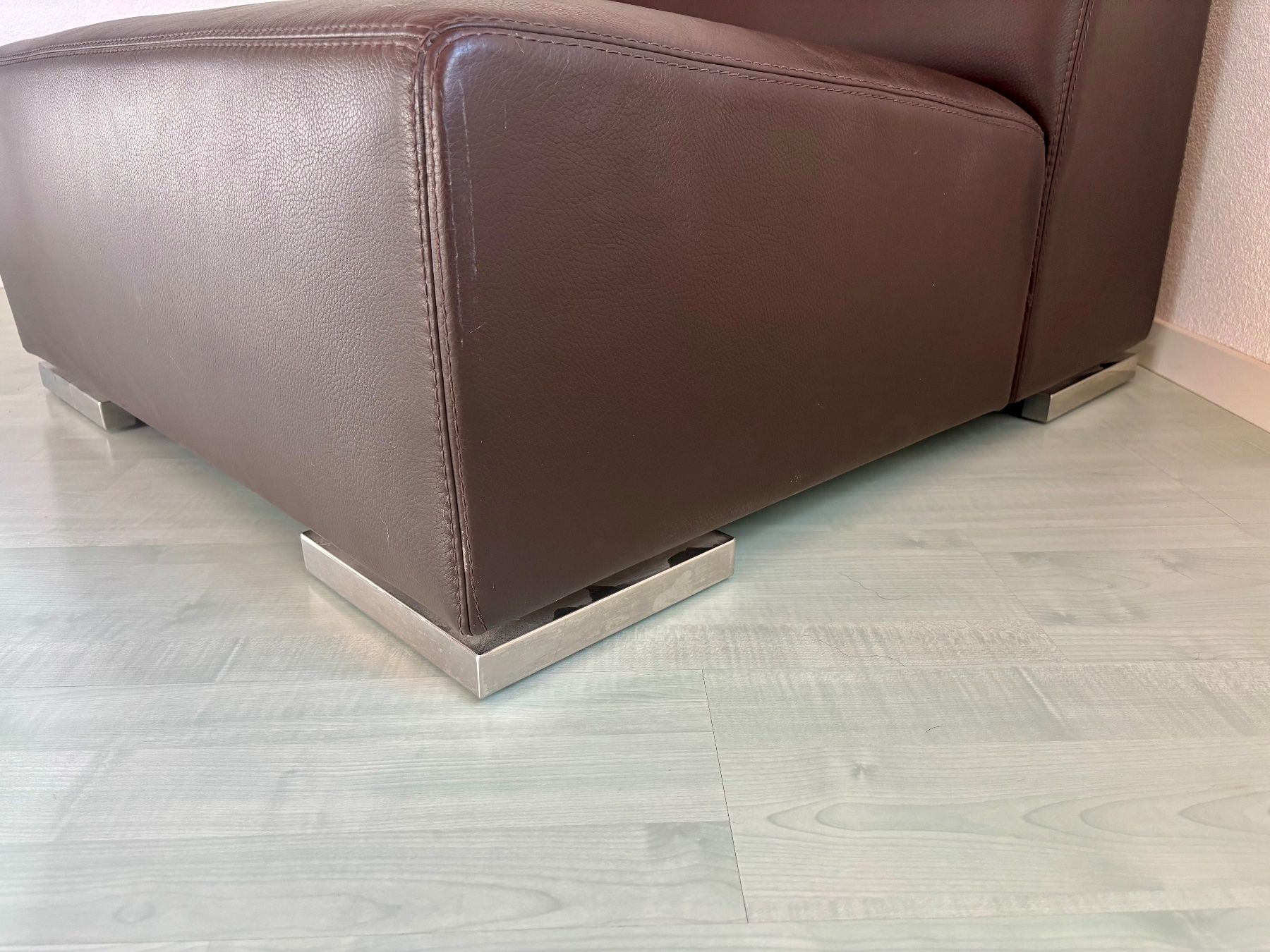 Poltrone: Sessel dunkelbraun mit Metallfüssen – Usato da Sugiez venduto da Top_Second 2
