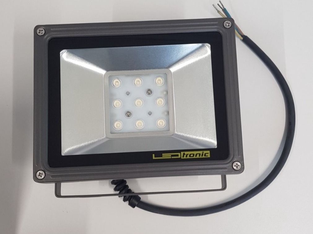 Lampade: LED Scheinwerfer Flutlicht 30W 3000K – Nuovo e nell'imballaggio originale da Niederrohrdorf venduto da freestyle01