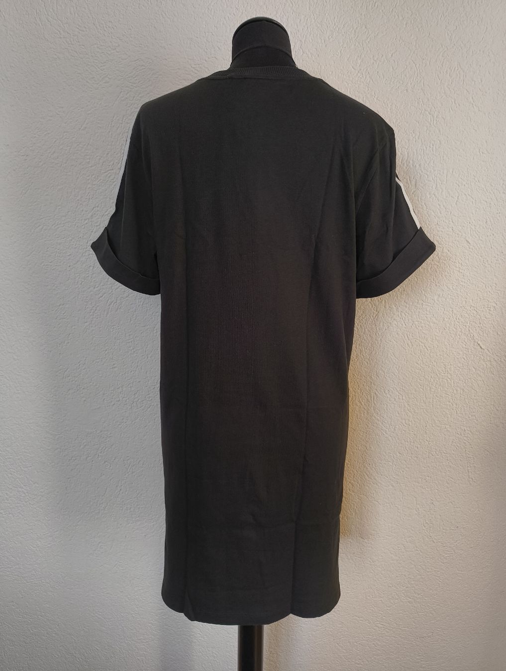 Adidas T-shirt: Adidas Tee Kleid, Schwarz, Gr. 32 – Nuovo e nell'imballaggio originale da Uitikon Waldegg venduto da PJLS1 1
