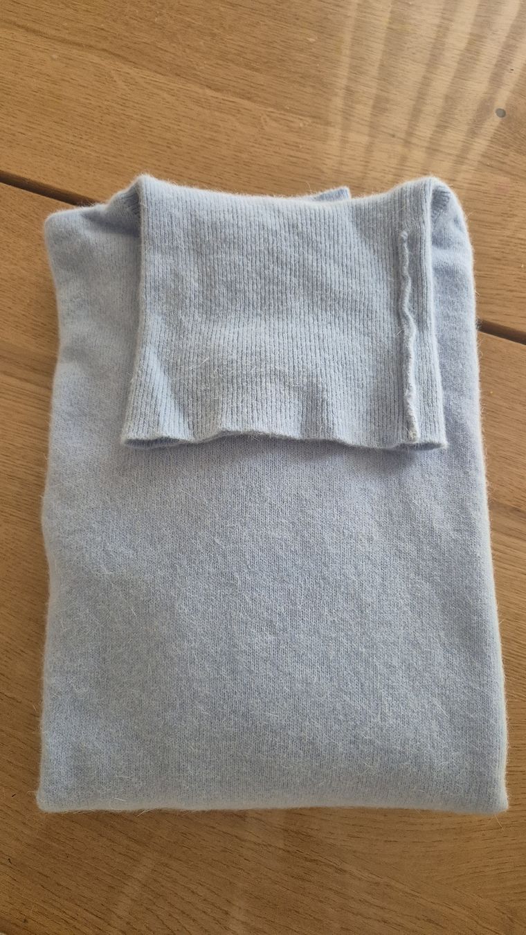Pullover & Sweatshirts: Elena Daga Rollkragenpullover hellblau Grösse L Damen – Gebraucht aus Winterthur von ann_7lxx 8