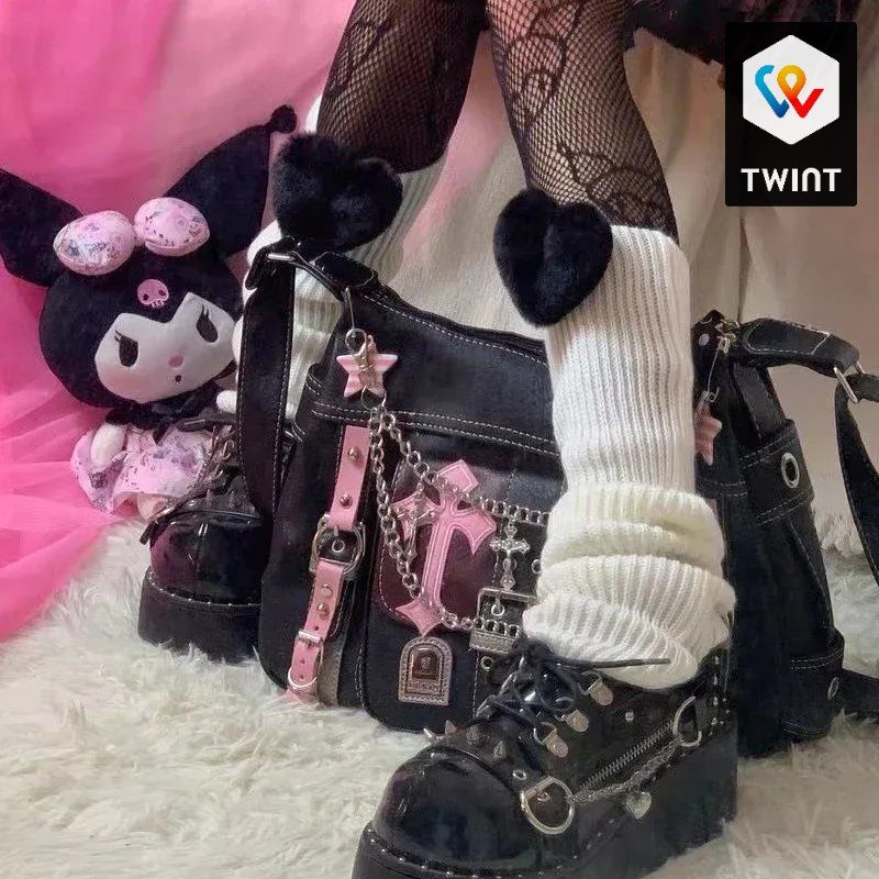 Borse: Sac messager rétro gothique punk Hello Kitty – Nuovo e nell'imballaggio originale da Saignelégier venduto da onekeystore 4
