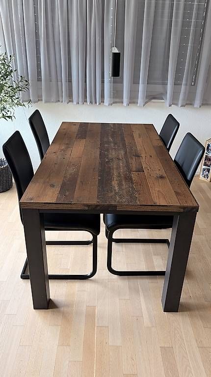 Set di tavolo e panche: Esstisch mit 4 Stühlen – Usato da Wald ZH venduto da dav_d7w2