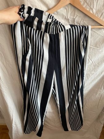 Hose gestreift