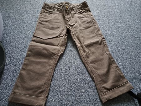 Kurzehose 3/4 taupe Gr.134 NEU