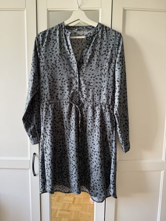 Only Kleid Grösse S, Blau mit Muster, Top Zustand!