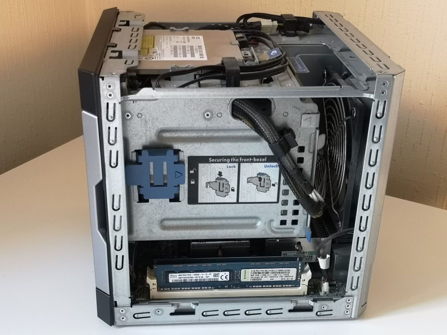 Hewlett Packard Server: HP ProLiant MicroServer Gen8 16GB – Gebraucht aus Lausanne von Conradind 4