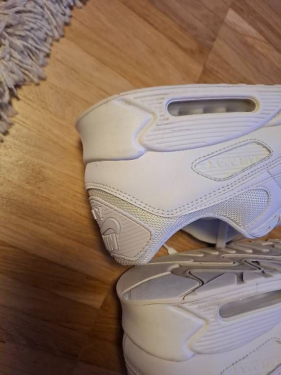 Herrenschuhe: Schuhe Nike Air Max 90  – Gebraucht aus Niederuzwil von Liberatopixel 4