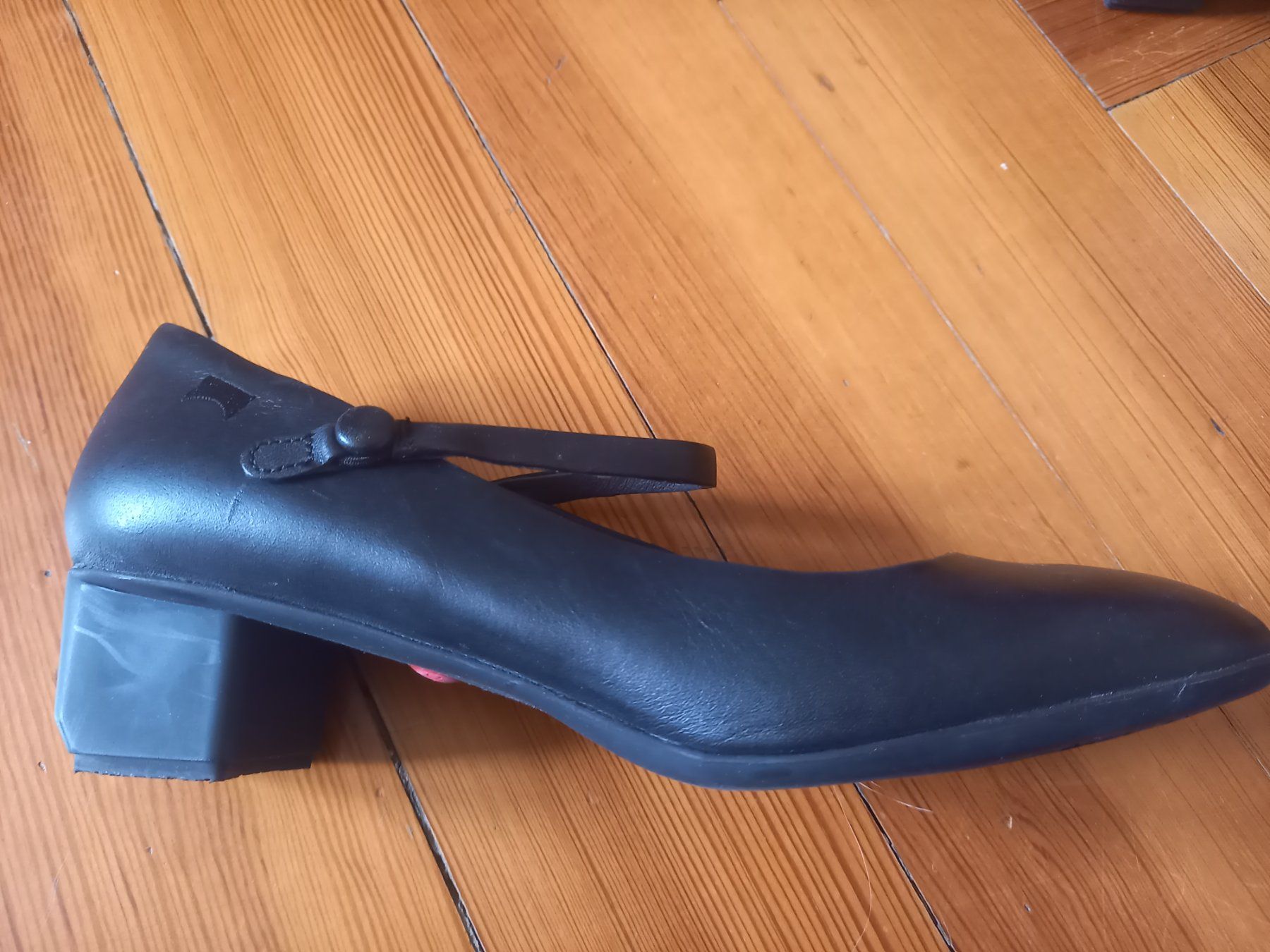 Camper Damenschuhe: Ungetragene schwarze Pumps von Camper, Grösse 38 – Gebraucht aus Fribourg von jul_2rp8 1