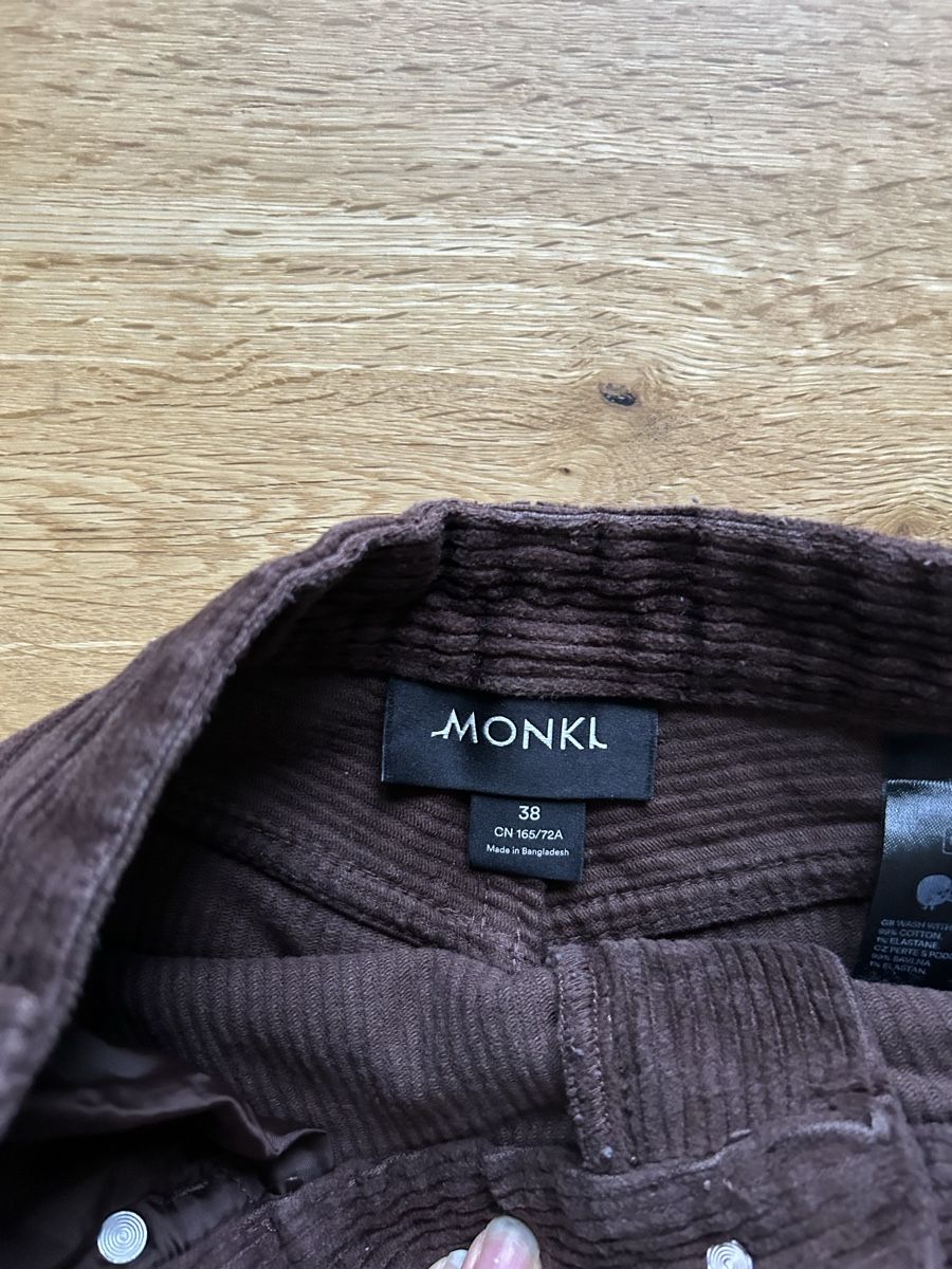 Monki Pantaloni: MONKI Cordhose, Gr. 38, Braun – Usato da Basel venduto da Carla29 1