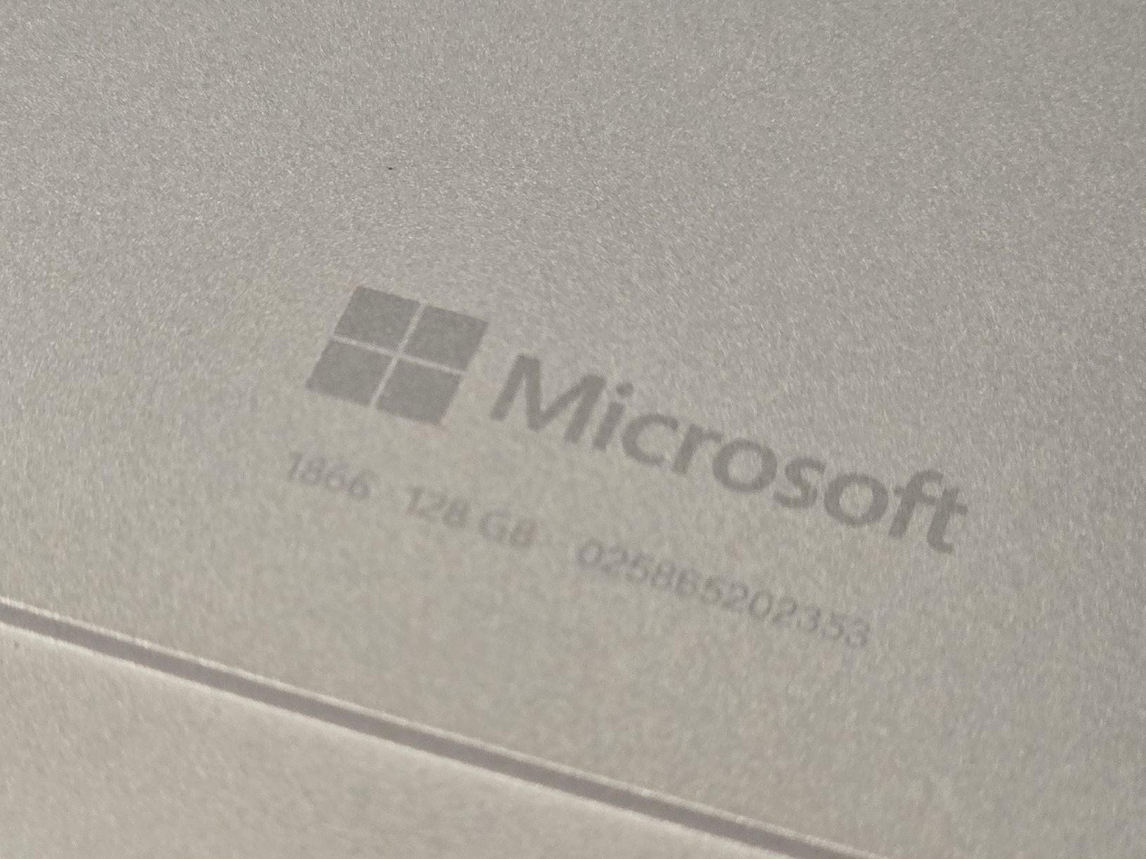 Microsoft Tablet PC: Microsoft Surface Pro 7 i5/8GB/128GB avec défauts – Usato da Le Mouret venduto da Lapinou 5