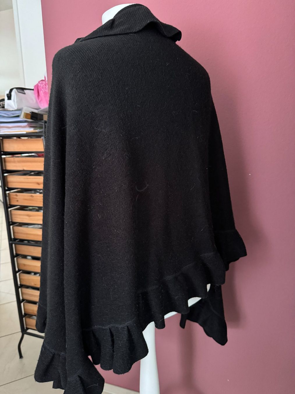 Foulard & Sciarpe: Schal / Umhang im schwarzen Strick – Usato da Muttenz venduto da einfach-schoen 2
