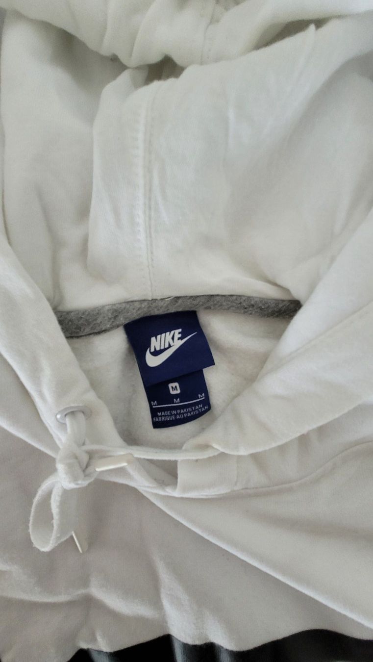 Nike Pullover & Sweatshirts: Nike Damen Pullover Crop weiss/schwarz, Grösse M – Gebraucht aus Menzingen von myw_9yjm 4