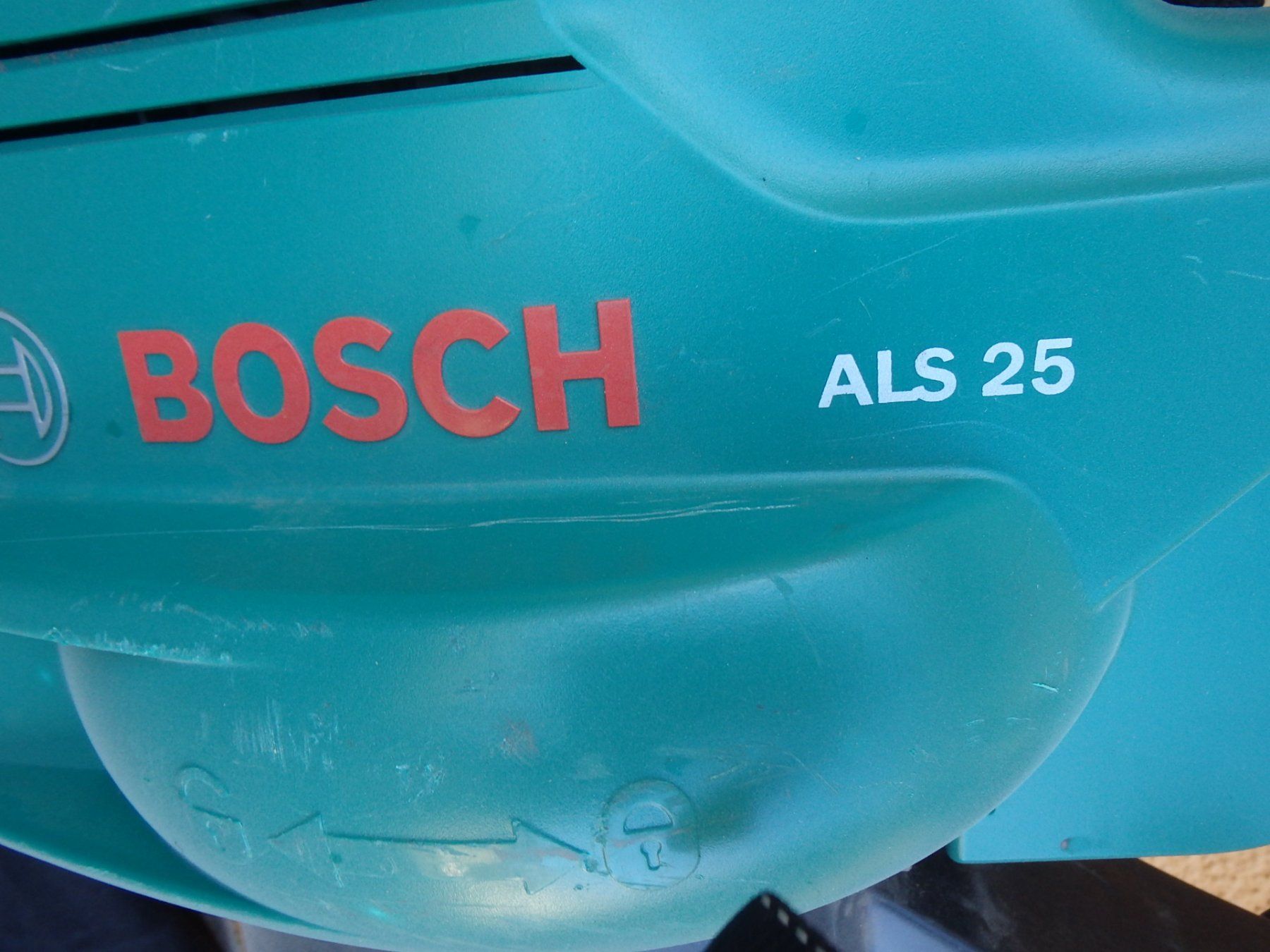Bosch Tutti gli attrezzi: BOSCH Heckenschere mit 70cm Schwert – Usato da Bad Ragaz venduto da caduwa 4