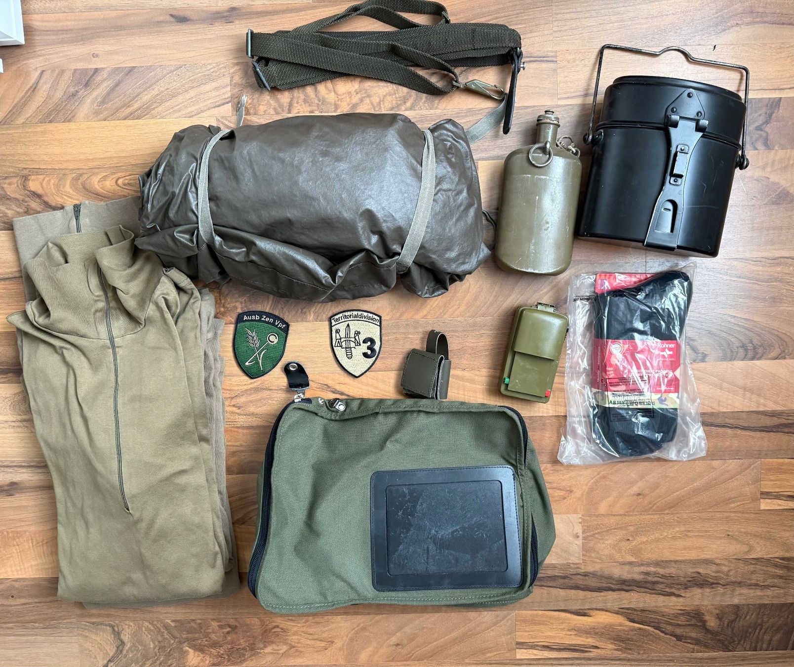 Schweizer Armee Lotti di vestiti: Militär - Outdoor diverse Artikel – Usato da Liebefeld venduto da Mo_1990