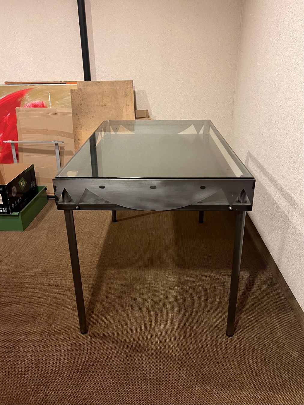 Tische: Tisch aus Eisen mit Glasplatte und Ablagefach – Gebraucht aus Matzingen von luk_6gq6 1