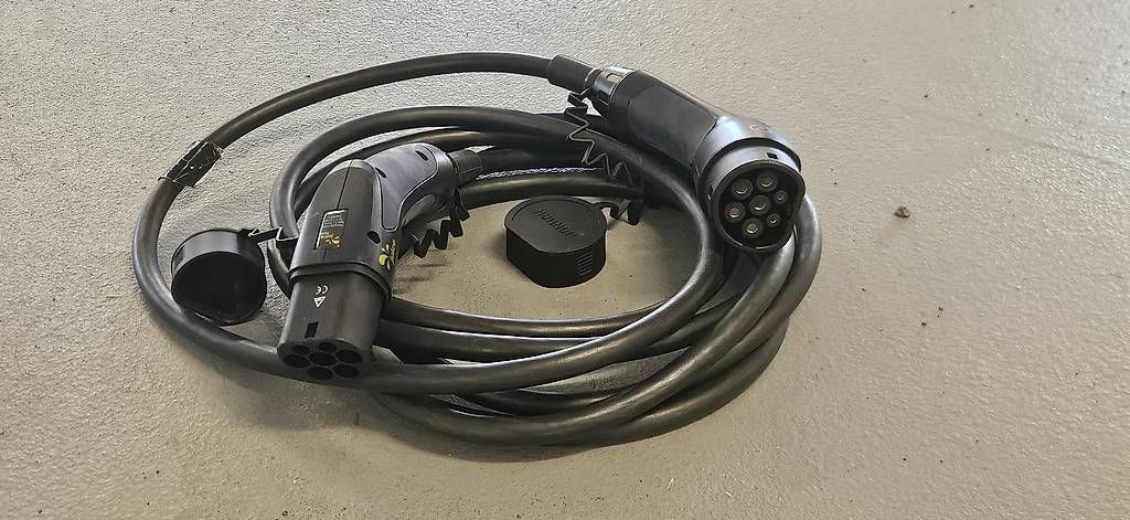 Cavi: Cable de recharge pour voiture électrique  – Usato da Charmey (Gruyère) venduto da Freexm