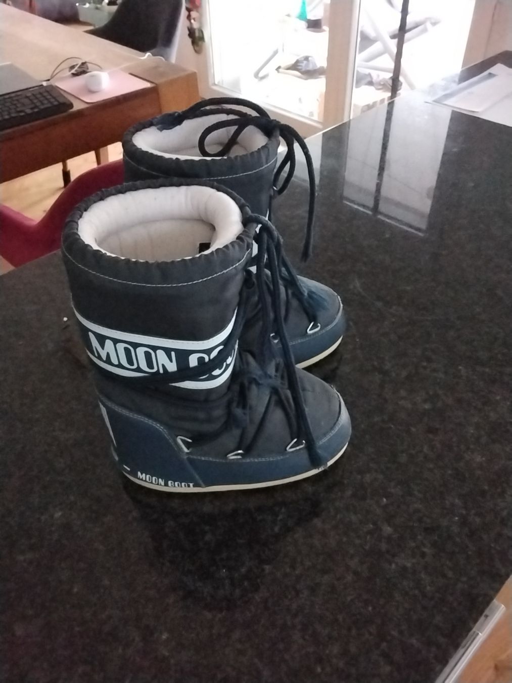 Moon Boot Scarpe per ragazzi: Moonboot 27/30 dunkelblau – Usato da Fislisbach venduto da Coffeeinthemorning
