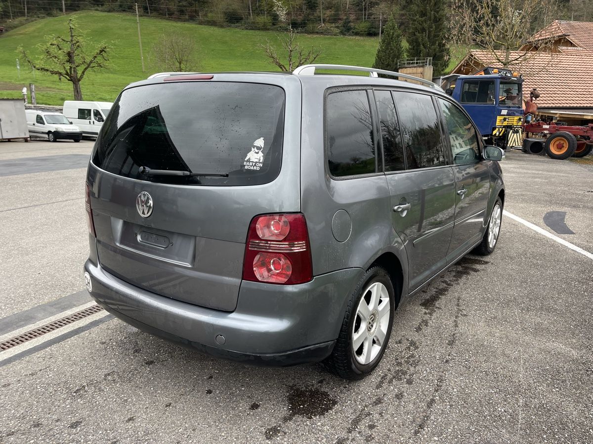 Automobili: VW Touran 2.0TDi Platz 7 – Usato da Spiez venduto da bertula 1