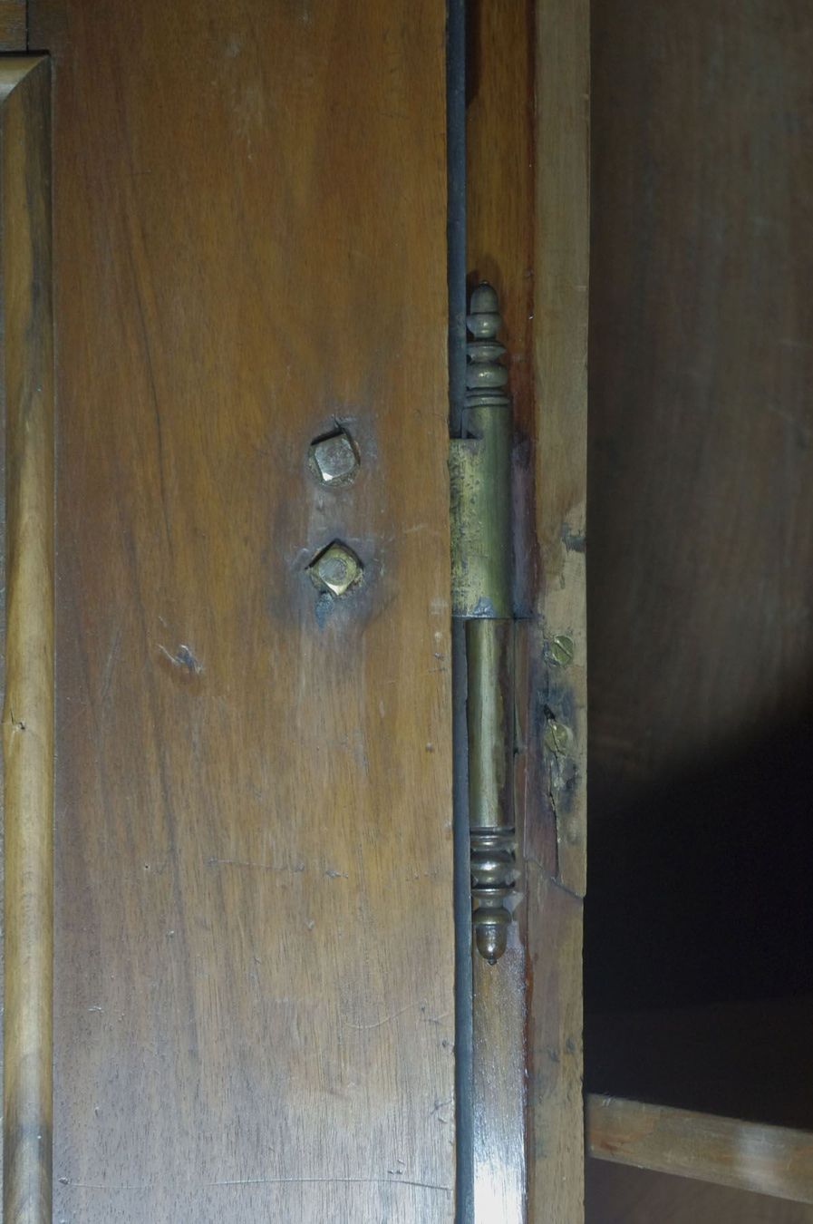 Armadi: prächtiger antiker Flachbarock-Schrank – Usato da Meggen venduto da Trouvaillen 5
