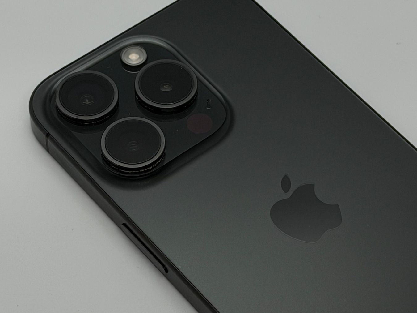 Apple Telefoni cellulari / Smartphones: iPhone 15 Pro - 128 GB, Black Titanium, OVP – Usato da Zürich venduto da fal_2sb7 3