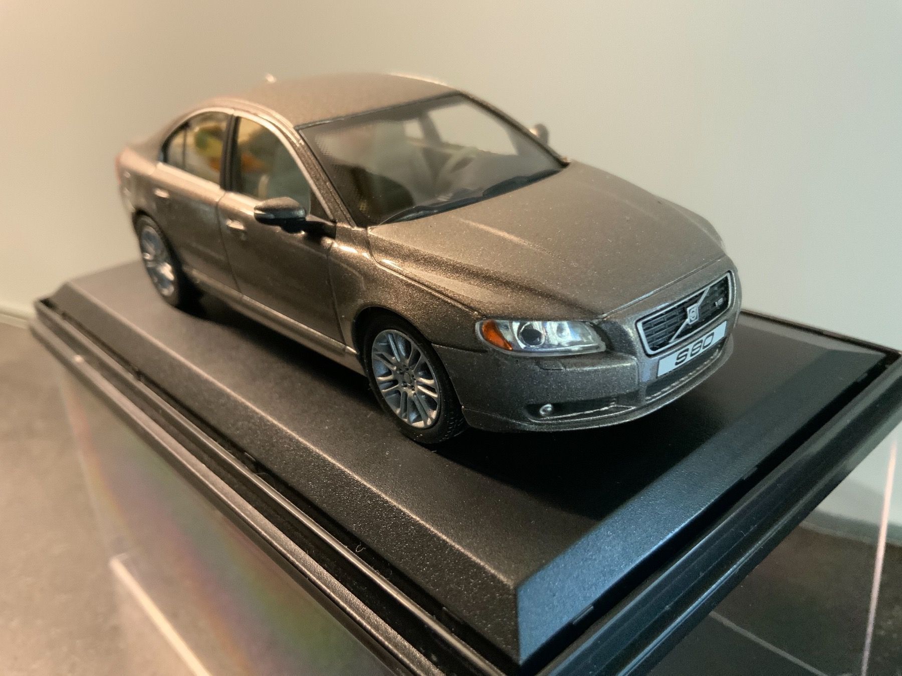 Volvo Modellautos: VOLVO S80 im Massstab 1:43 – Neu und originalverpackt aus Erlenbach im Simmental von Model_box 2
