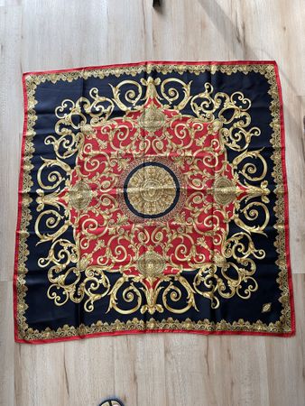 Foulard en soie Atelier Versace authentique comme neuf