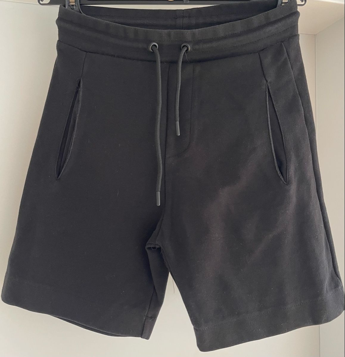 Zara Pantaloni: Short jogging – Usato da Pâquier-Montbarry venduto da mir_687p