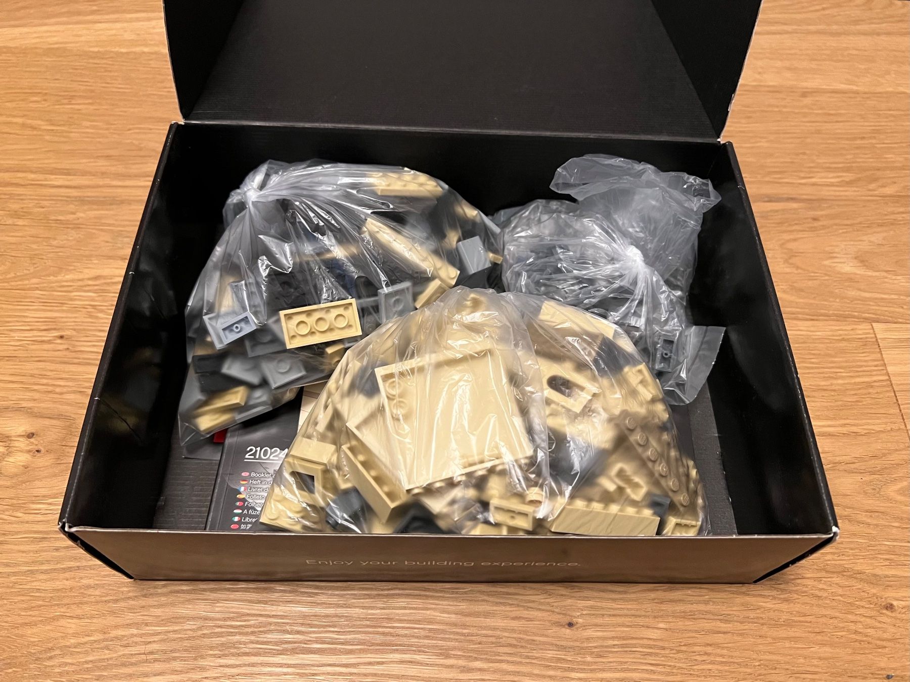 Lego Kit di costruzioni: Lego Architecture 21024 | Louvre – Usato da Bubikon venduto da Zeldamike 2